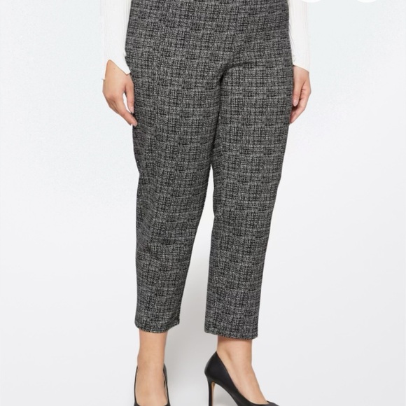 Chic Patterned Pants - Picture 2 of 4
